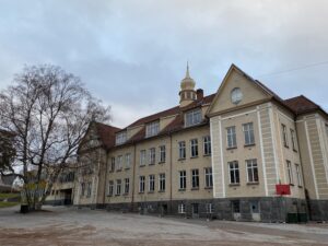 Mesterfjellet skole. Foto: Bøkebloggen